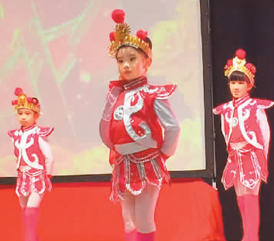 首屆少兒春晚現(xiàn)場 首屆少兒春晚現(xiàn)場