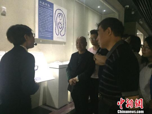 海外華文媒體參觀廣西合浦漢代文化博物館?！↑S令妍 攝
