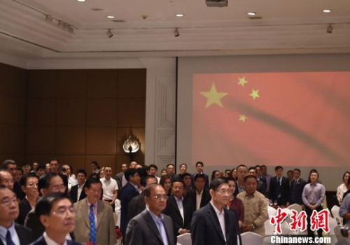 柬埔寨中國港澳僑商總會20周年暨第九屆理事就職現(xiàn)場。　黃耀輝 攝