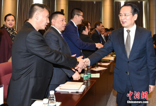國務院僑辦副主任譚天星出席開班儀式并講話。 <a target='_blank' >中新社</a>記者 張勤 攝