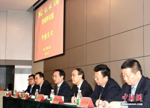 3月29日，第62、63、64、65期僑領(lǐng)研習(xí)班開班儀式在北京清華大學(xué)舉行，來自全球78個國家和地區(qū)的170余位學(xué)員參加。國務(wù)院僑辦副主任譚天星出席開班儀式并講話。 <a target='_blank' >中新社</a>記者 張勤 攝