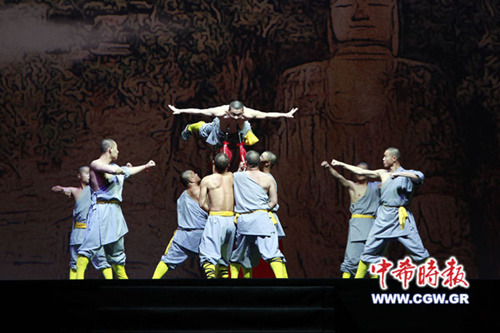 現(xiàn)場演出。(希臘《中希時(shí)報(bào)》/王洪普 攝)