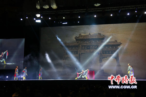 現(xiàn)場演出。(希臘《中希時(shí)報(bào)》/王洪普 攝)