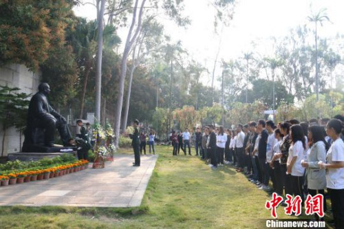 4月4日，華僑大學(xué)舉行“廖承志校長誕辰110周年緬懷儀式”。　柴韻紋 攝