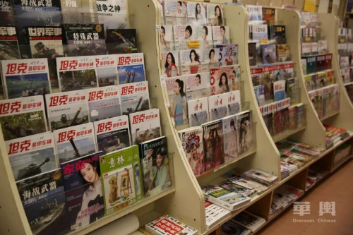 　鼎盛時(shí)期，東方書店所售雜志超過(guò)100種。