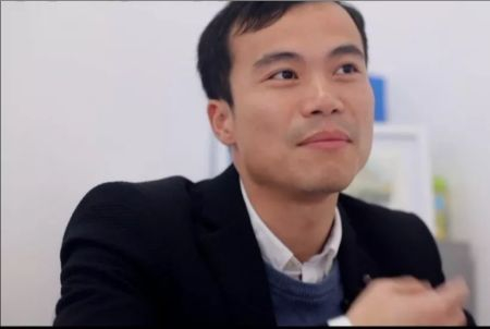 在Mallorca市經(jīng)營房地產(chǎn)中介和旅行社的Minwei Jiang 在Mallorca市經(jīng)營房地產(chǎn)中介和旅行社的Minwei Jiang