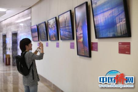 “絲路之旅”攝影展亮相博鰲亞洲論壇。