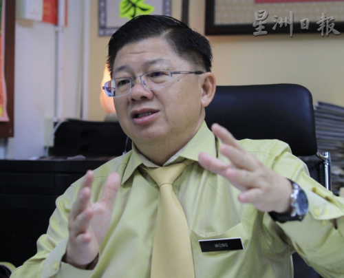 馬來西亞全國校長職工會總會長王仕發(fā)：華小電腦班是加插在上課時間表內(nèi)，以增加時間的方式上課，并沒有挪用其他節(jié)數(shù)。(圖：星洲日報)