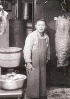 華埠勿街55號新源盛地下作坊在1940年代早期華人的面貌。(美國《世界日報》資料圖）
