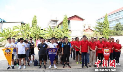 圖為在柬中資企業(yè)的中柬員工運(yùn)動(dòng)員。商會(huì)提供