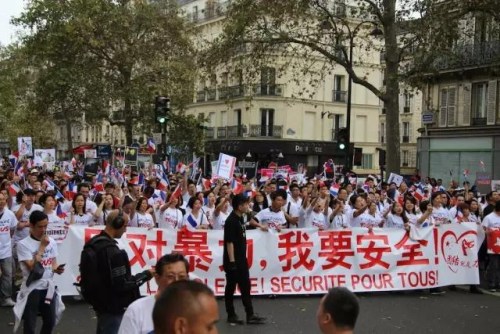 我們就是要“反暴力要安全”。 歐洲時報/ 黃冠杰、孔帆