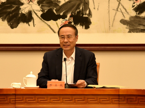 中國僑聯(lián)黨組書記、主席萬立駿在會上講話。