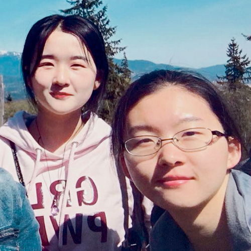 顧嘉瑤（右）、顧嘉玥雙雙獲麥基爾大學(xué)錄取。（加拿大《星島日報(bào)》/受訪者供圖）
