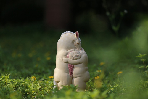 以人馬相擁怪誕藝術(shù)的方式表達(dá)愛意的《戀人絮語》。受訪者供圖。