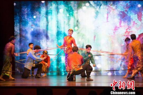 新加坡聚舞坊表演的《錦繡娘惹》。　王曉童 攝