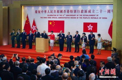 7月1日上午，香港特別行政區(qū)政府在香港會(huì)展中心隆重舉行酒會(huì)，慶祝香港特區(qū)成立21周年。<a target='_blank' >中新社</a>記者 張煒 攝