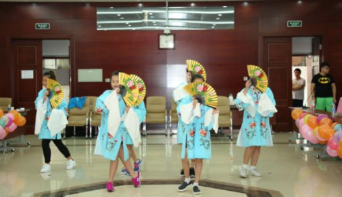 匯報(bào)演出。