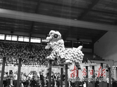 廣州花都醒獅表演走進巴拿馬城中巴文化中心。