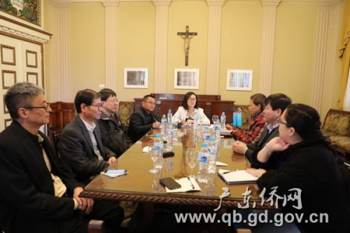 參觀巴西圣保羅圣本篤中文學(xué)校并座談 參觀巴西圣保羅圣本篤中文學(xué)校并座談
