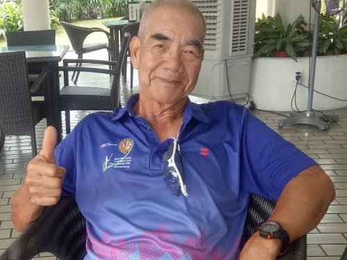 鐘寶和雖高齡81歲，每周仍在新加坡全島騎行近百公里。