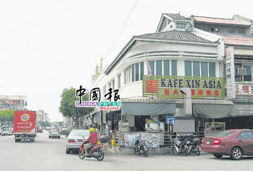覃彬接手后，瓊興茶室改名為新大西亞茶餐室。（馬來西亞《中國報》）