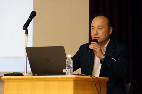 橫濱山手中華學(xué)校校長 張巖松 發(fā)表主題演講。