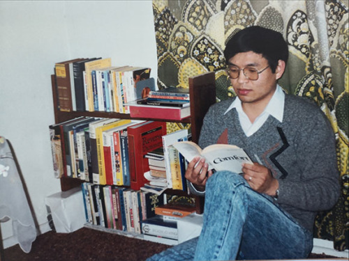 1990年留學期間逯高清在布里斯班家中讀書 1990年留學期間逯高清在布里斯班家中讀書