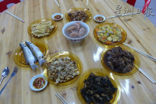 一道道美味佳肴，傳承濃濃鄉(xiāng)音鄉(xiāng)情。（馬來西亞《星洲日報》）
