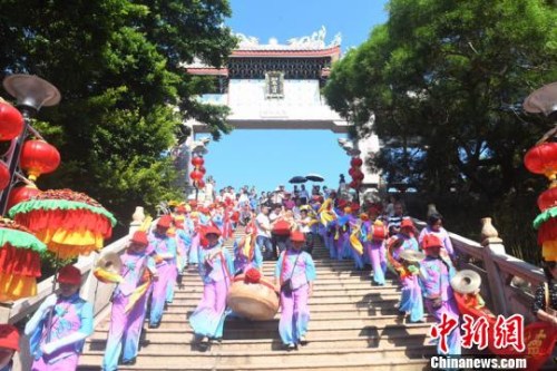 恭送媽祖。(高亞成) 高亞成 攝