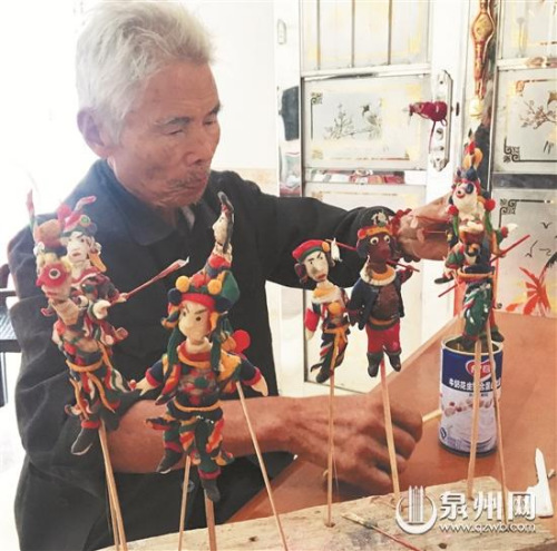 一把剪刀，一把梳子，巧手制作妝糕人。