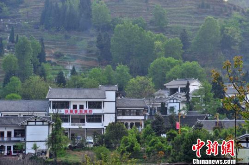 圖為貴州省畢節(jié)市大方縣木寨村新貌?！■暮陚?攝