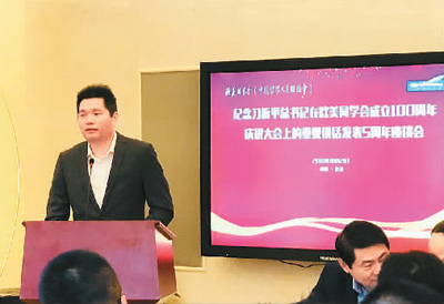 圖為王勝地在座談會現(xiàn)場發(fā)言。 　　孫亞慧攝
