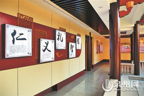芙蓉李氏家風(fēng)家訓(xùn)教育基地、“李成智公眾圖書館”、思源亭等都承載著李氏良好家風(fēng)。 （陳曉東 攝）
