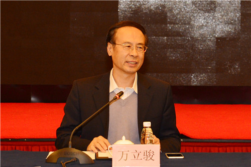 中國僑聯(lián)主席萬立駿在座談會上強調(diào)，僑資企業(yè)作為我國民營企業(yè)的重要組成部分，在新時代要激發(fā)改革開放再出發(fā)、發(fā)展壯大再創(chuàng)業(yè)的磅礴力量，為推動高質(zhì)量發(fā)展、經(jīng)濟轉(zhuǎn)型升級作出新的更大貢獻。 中國僑聯(lián)供圖