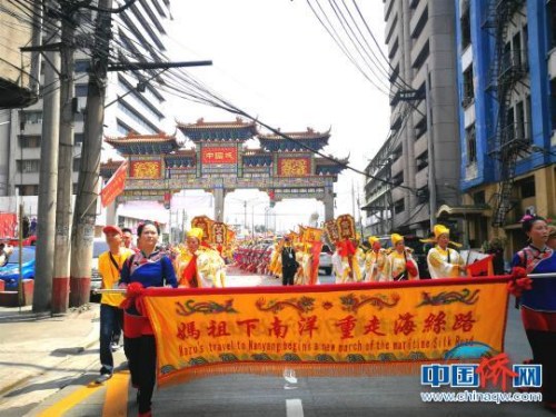 圖為2018年10月22日，湄洲媽祖祖廟董事會(huì)護(hù)駕湄洲媽祖，千年來(lái)首次巡安菲律賓，來(lái)到馬尼拉中國(guó)城。　關(guān)向東 攝