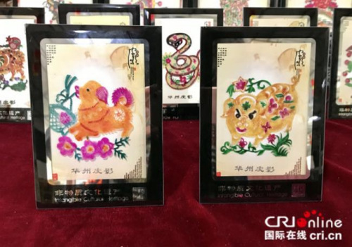 以過大年為主題的十二生肖特色皮影。攝影：賀麗媛
