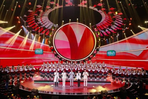《我愛(ài)你中國(guó)》演唱者：蔡程昱、高天鶴、張超、阿云嘎、王凱、暨南大學(xué)華僑華人學(xué)生合唱團(tuán)。