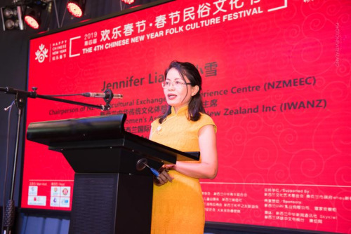 新西蘭亞洲圖書中心執(zhí)行董事廖小雪女士發(fā)表演講。（新西蘭中華新聞社/ 孫學良 攝）