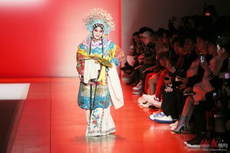 圖為京劇片段驚艷觀眾。（美國《僑報》 管黎明攝）
