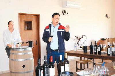 林昱在百力高酒莊部署擴大生產及基建改造工作。