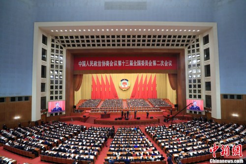 3月3日，全國政協(xié)十三屆二次會議開幕會在北京人民大會堂舉行，習(xí)近平等黨和國家領(lǐng)導(dǎo)人出席大會。<a target='_blank' >中新社</a>記者 杜洋 攝