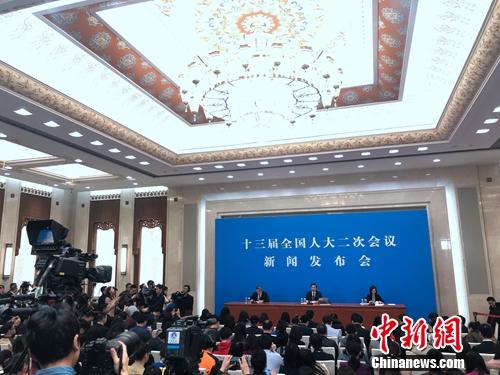 十三屆全國人大二次會議新聞發(fā)布會現(xiàn)場。<a target='_blank' >中新社</a>記者 侯宇 攝