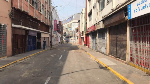 平時非常熱鬧的paruro街道，現(xiàn)在道路兩旁店鋪、酒家關(guān)門，商家損失慘重。
