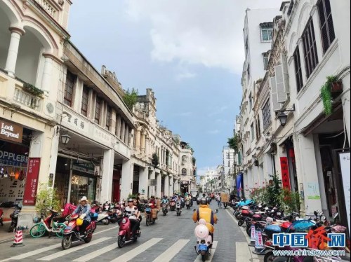 ?？隍T樓老街街景。 吳侃 攝