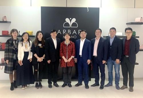暨南大學專家學者參觀華商企業(yè)。(圖片來源：歐聯(lián)網(wǎng))