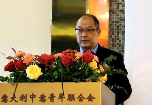 代表團團長、浙江省僑聯(lián)聯(lián)絡部部長孫彥講話。(圖片來源：歐聯(lián)社記者 胡彪 攝)