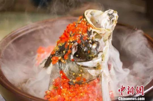 剁椒魚頭。唐貴江 攝
