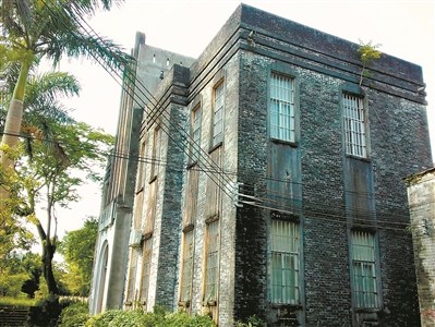 中西風(fēng)格合璧的建筑成為寫(xiě)生好素材。(圖片來(lái)源：廣州日?qǐng)?bào)全媒體記者嚴(yán)建廣)