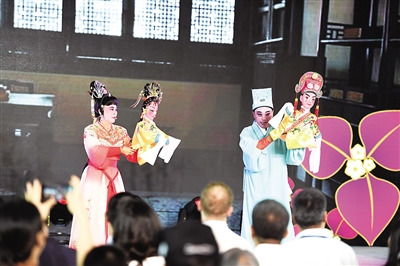 海南公仔戲表演現(xiàn)場 海南公仔戲表演現(xiàn)場