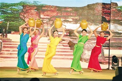 海南文昌南洋文化節(jié)晚會上表演的節(jié)目。